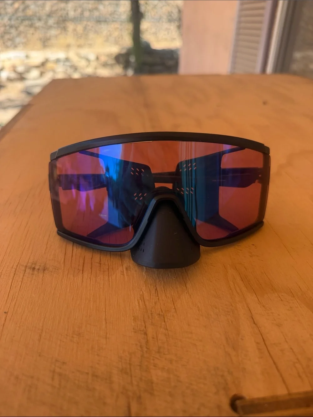 Smiths chromapop pursuit in matte black frame.